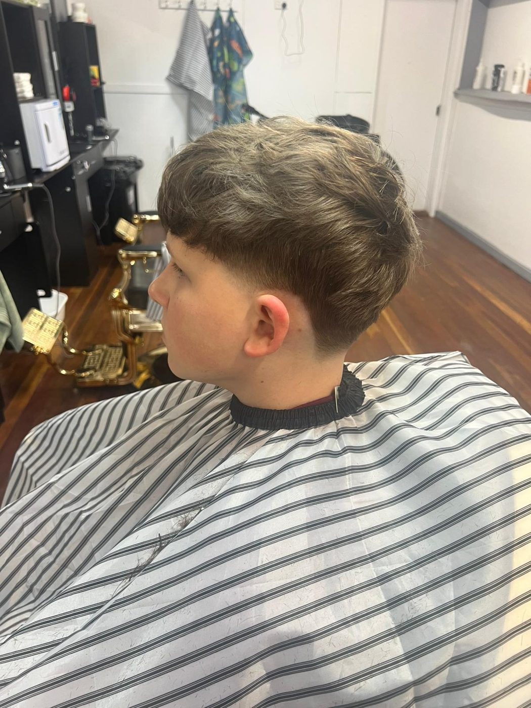 Textured crop with a clean taper